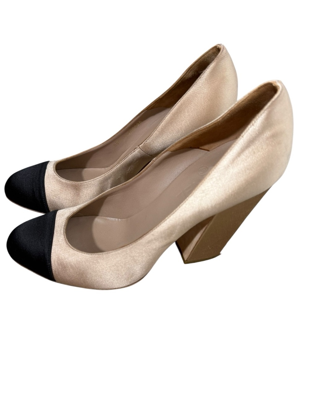 CHANEL 09A Satin Cap Toe Block Heel Pumps Nude Black CC Logo Size 39C - Picture 3 of 13